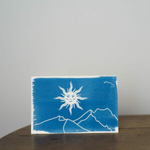 carte postale cyanotype - soleil et montagne